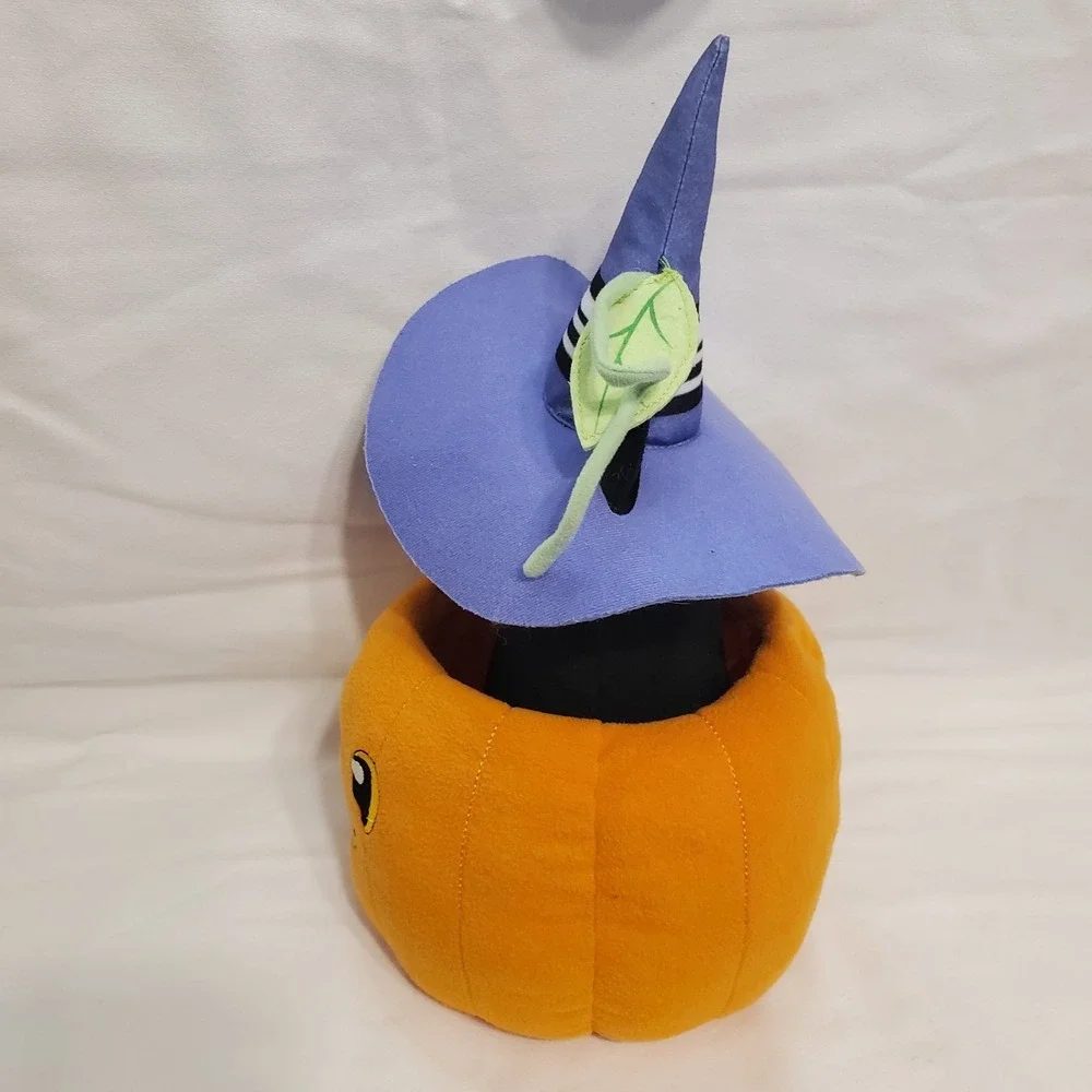 Hallmark Black Cat Witch w/ Pumpkin Motion Sound  Spooky Halloween